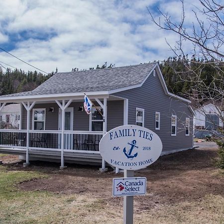 Family Ties Vacation Home - Greenham House Twillingate Buitenkant foto
